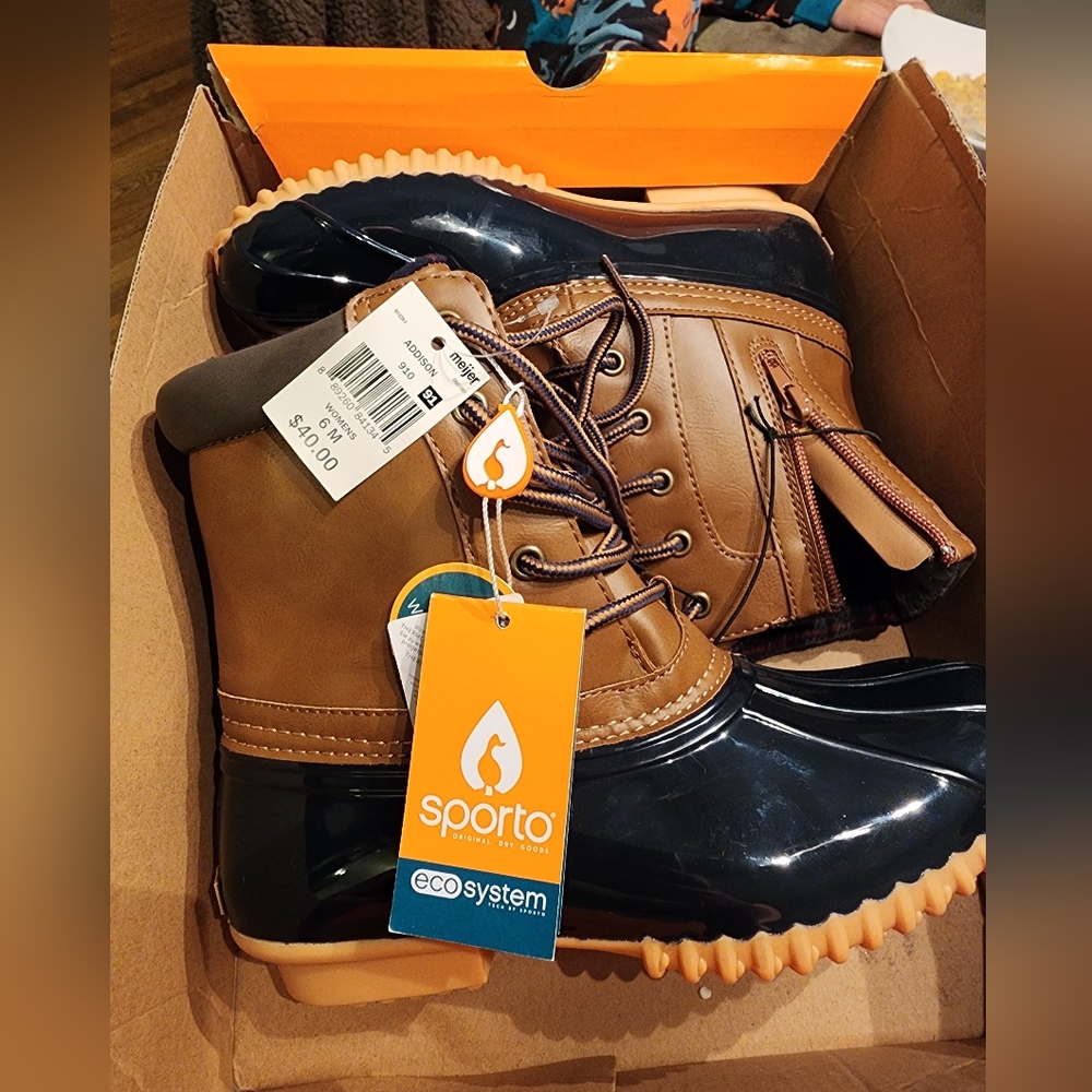 Womens size 6 Sporto waterproof thermal boots.